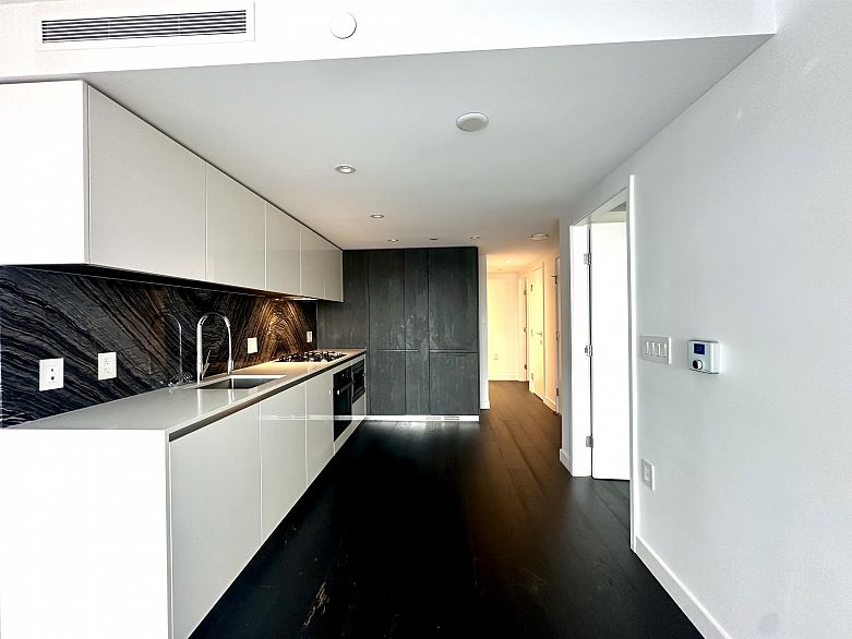 1706 1111 Richards Street