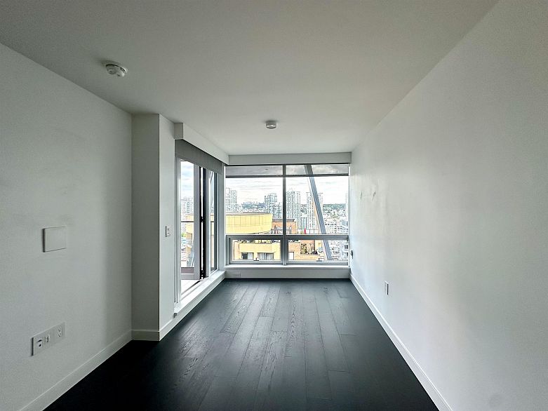 1706 1111 Richards Street