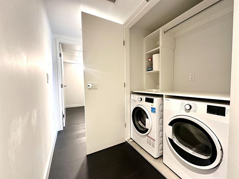 1706 1111 Richards Street