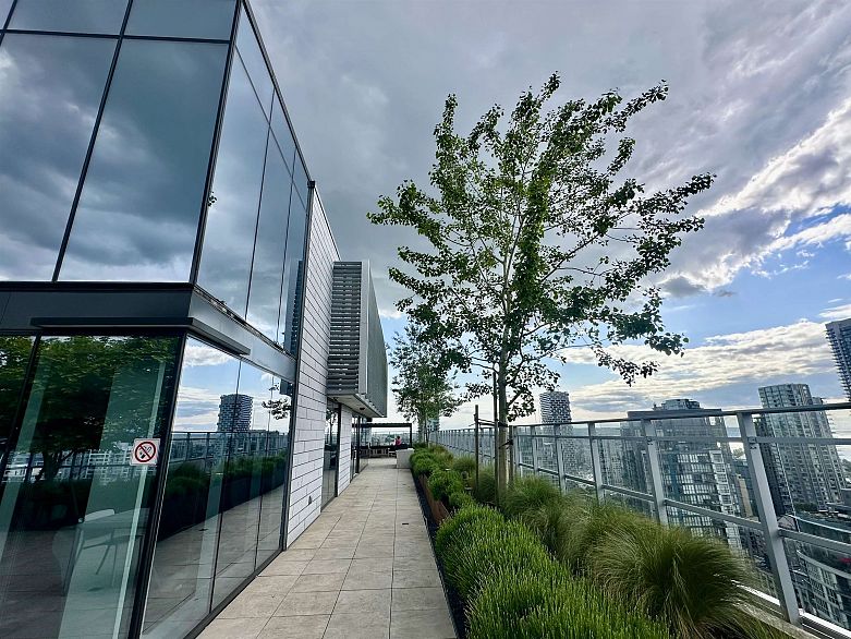 1706 1111 Richards Street