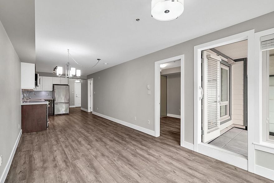 208 707 E 43rd Avenue