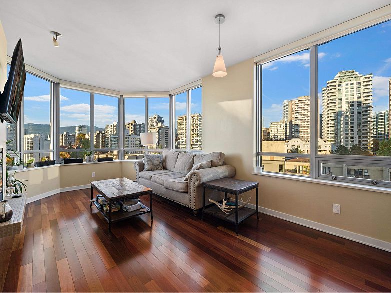 1206 1005 Beach Avenue