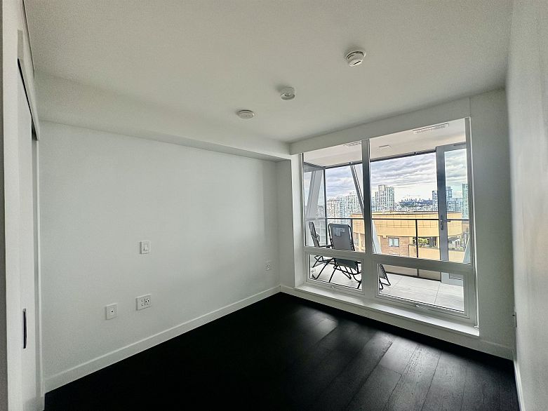 1706 1111 Richards Street