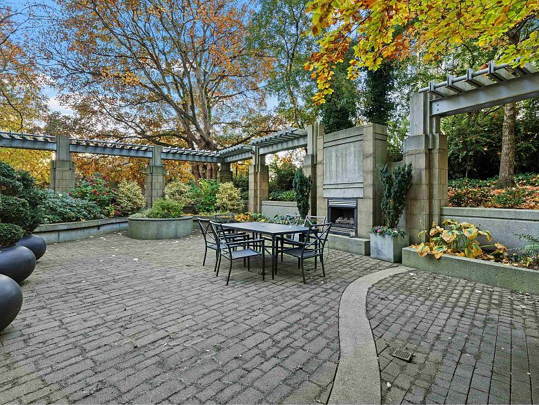 1206 1005 Beach Avenue