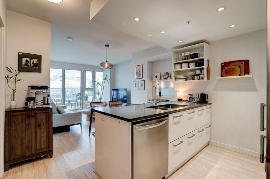 201 983 E Hastings Street