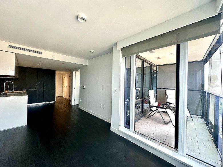 1706 1111 Richards Street