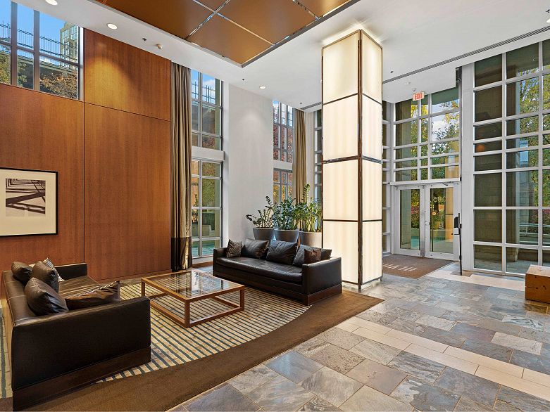 1206 1005 Beach Avenue