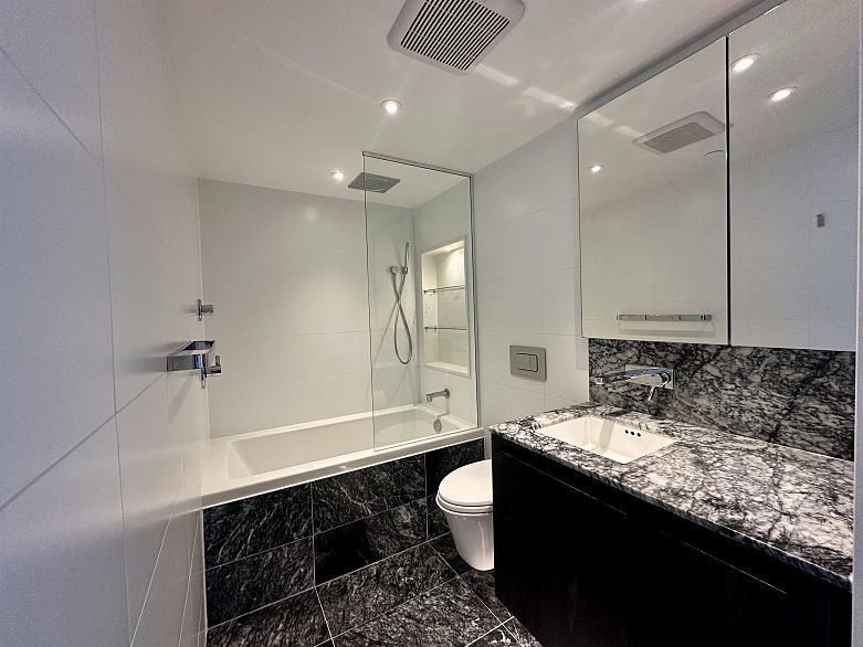 1706 1111 Richards Street