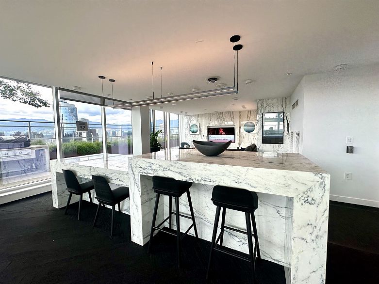 1706 1111 Richards Street