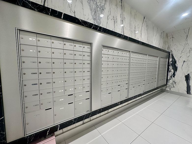 1706 1111 Richards Street