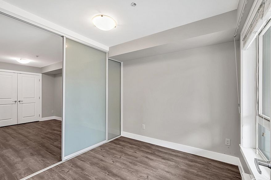 208 707 E 43rd Avenue