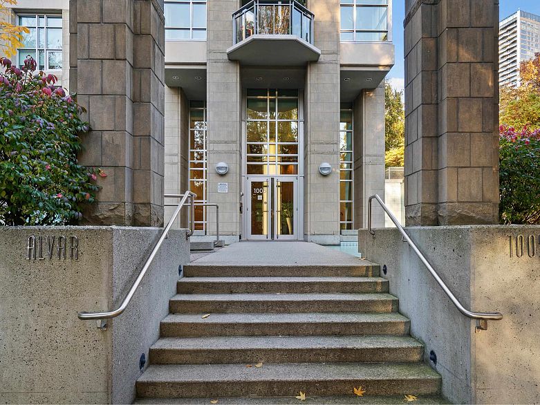 1206 1005 Beach Avenue