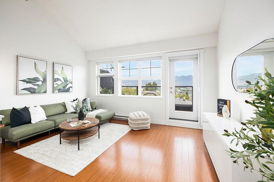 2276 St. George Street