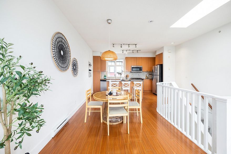 2276 St. George Street