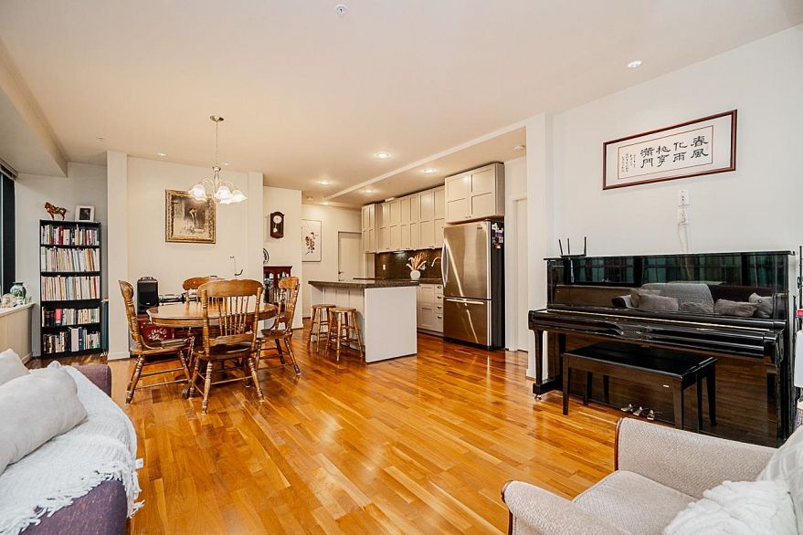 906 1333 W Georgia Street