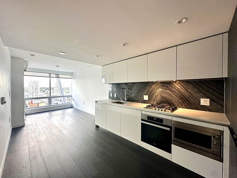 1706 1111 Richards Street