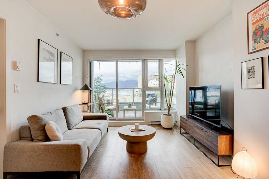 201 983 E Hastings Street