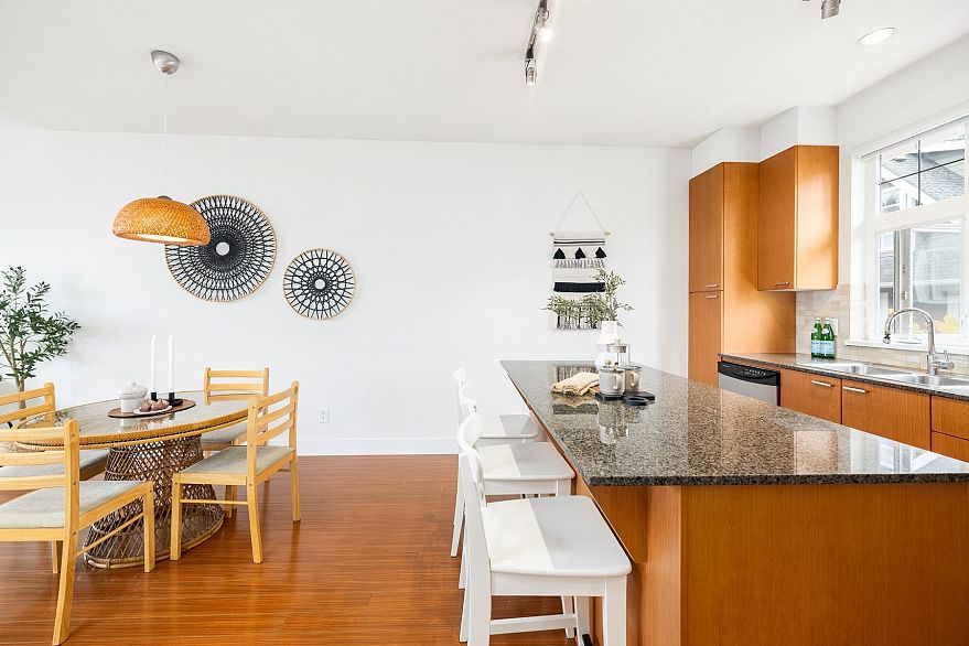 2276 St. George Street