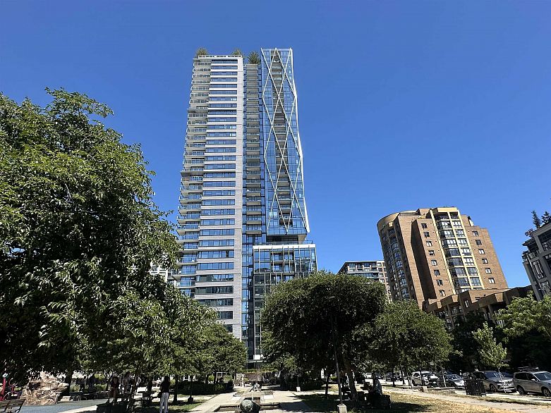 1706 1111 Richards Street