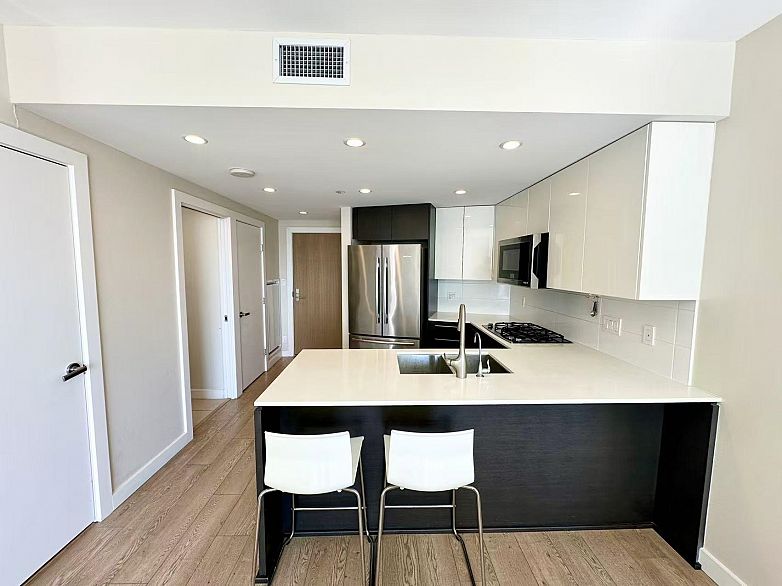 1701 1618 Quebec Street