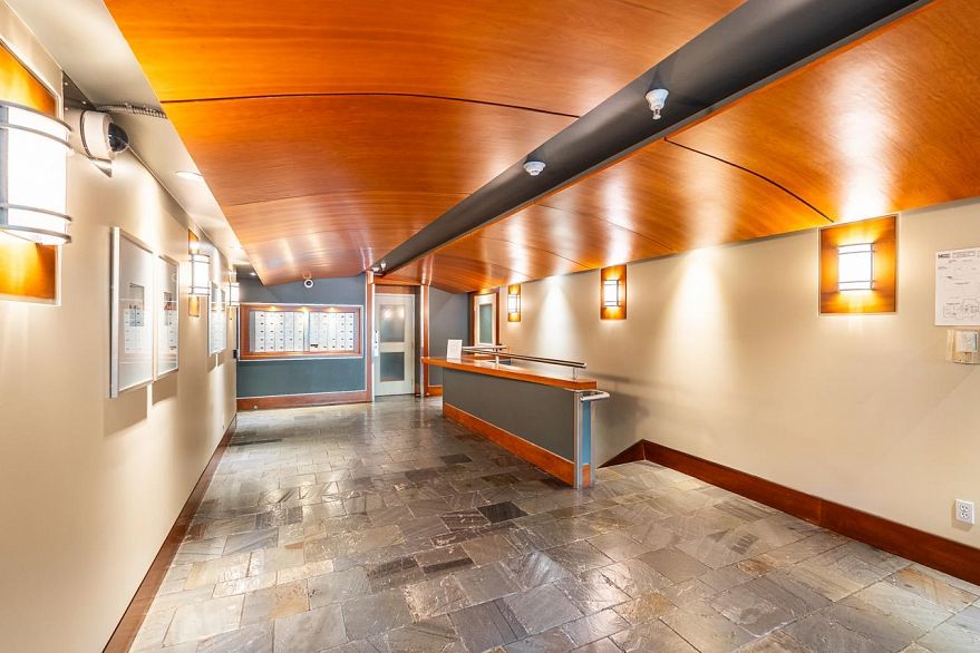 101 1858 W 5th Avenue