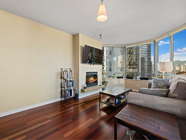 1206 1005 Beach Avenue