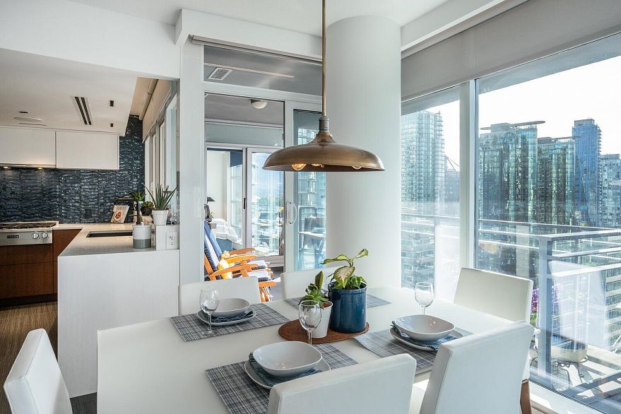 1702 1205 W Hastings Street