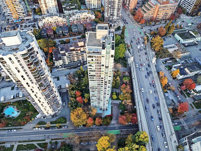 1206 1005 Beach Avenue