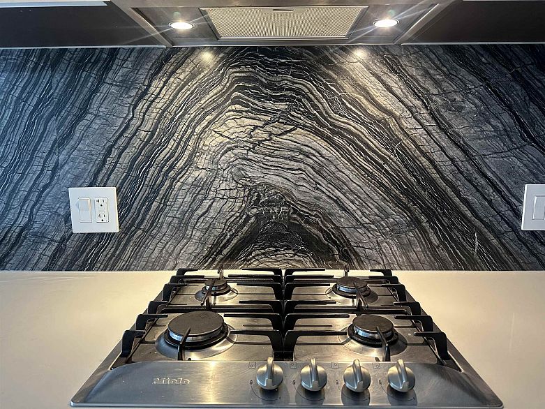 1706 1111 Richards Street