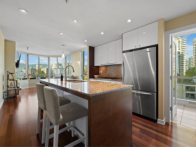 1206 1005 Beach Avenue