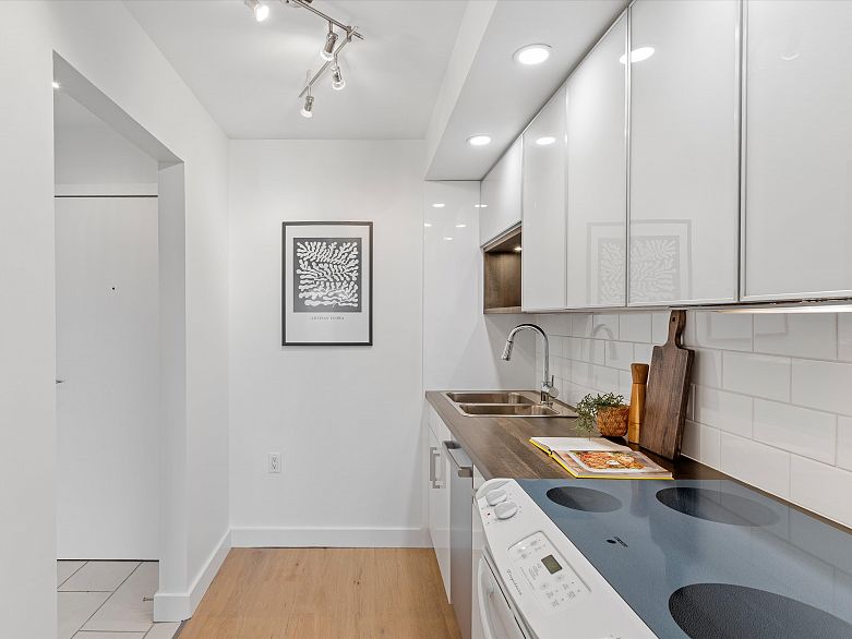 201 4315 Fraser Street