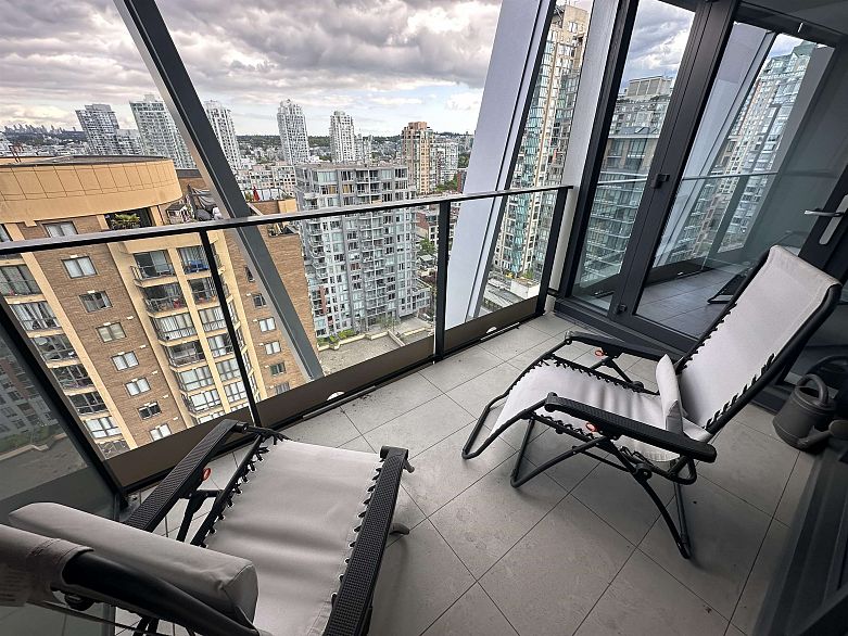 1706 1111 Richards Street