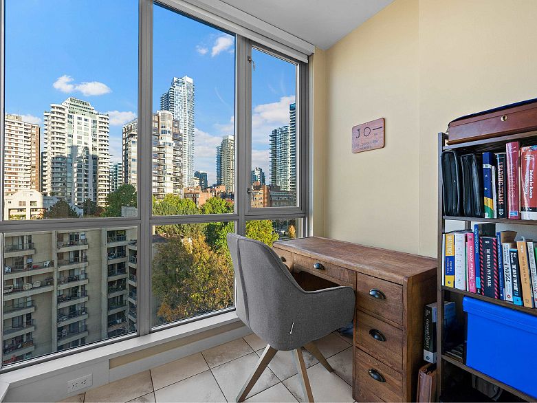 1206 1005 Beach Avenue