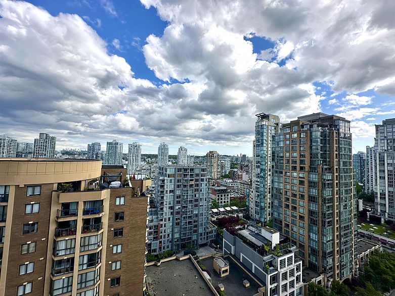 1706 1111 Richards Street