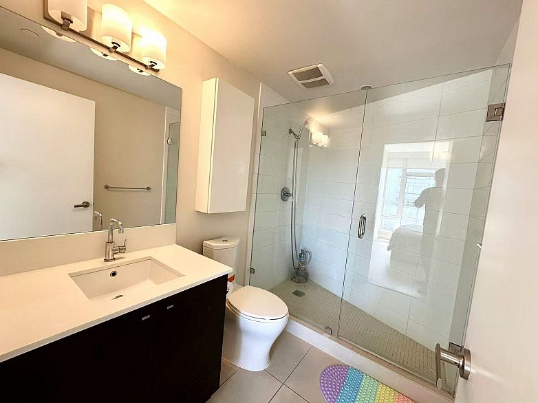 1701 1618 Quebec Street