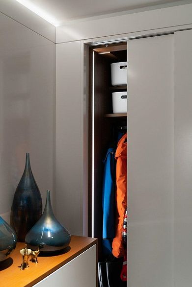 1702 1205 W Hastings Street