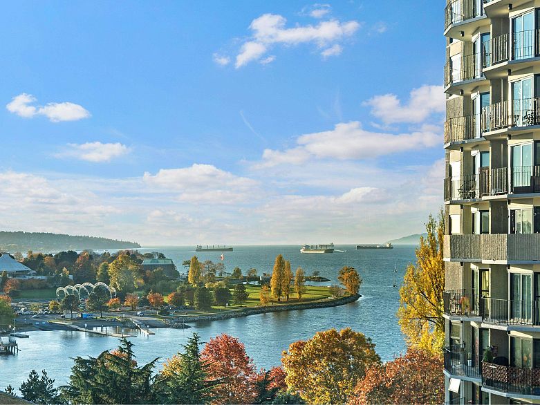 1206 1005 Beach Avenue