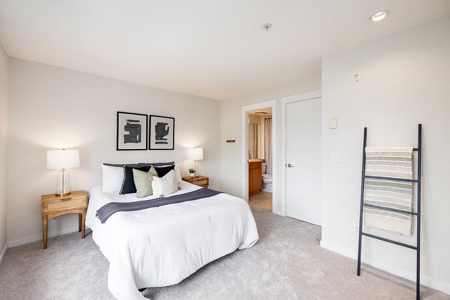 2276 St. George Street