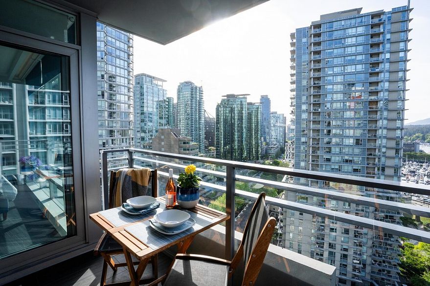 1702 1205 W Hastings Street