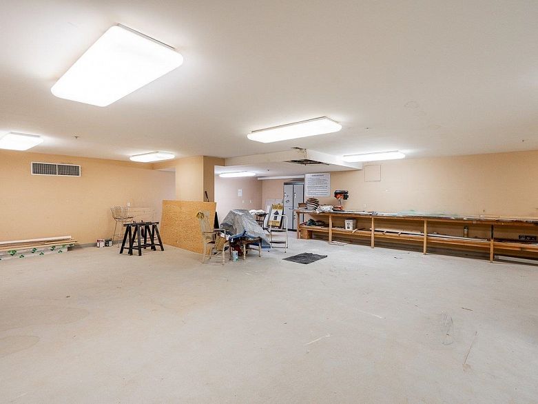 403 1425 W 6th Avenue