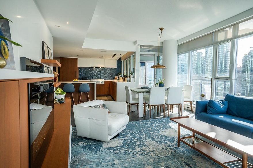 1702 1205 W Hastings Street