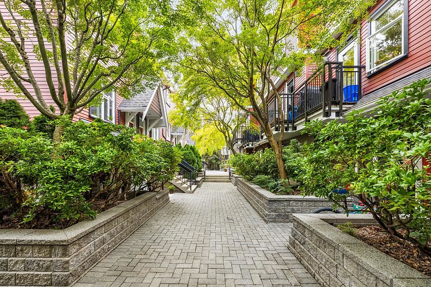 2276 St. George Street