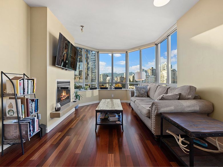 1206 1005 Beach Avenue