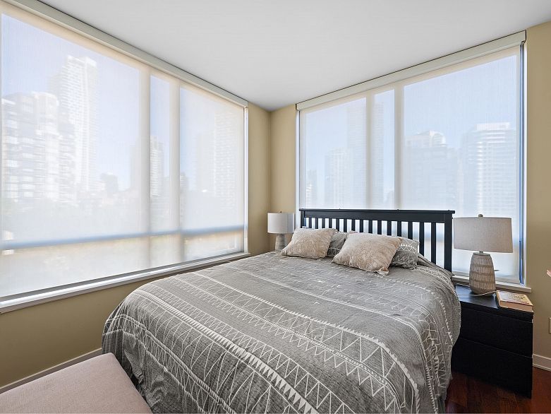 1206 1005 Beach Avenue