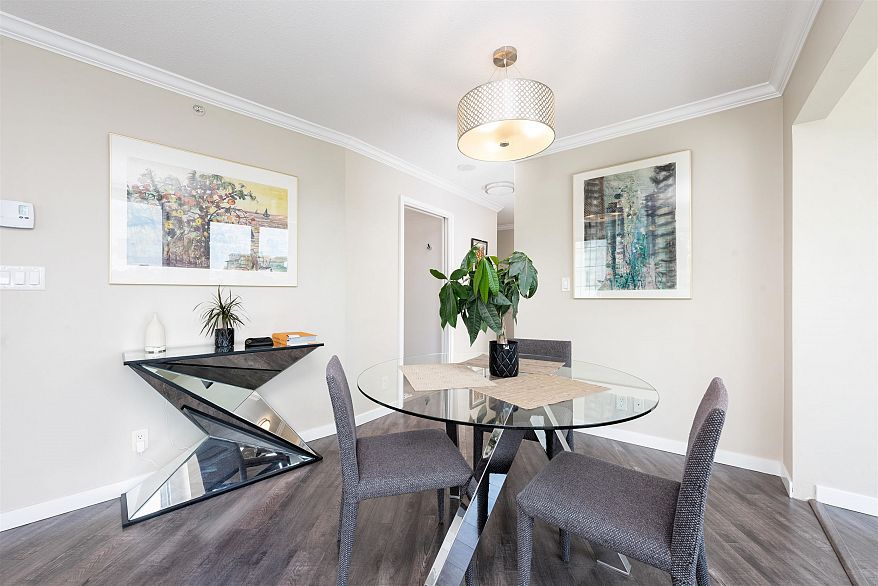 1606 33 Smithe Street