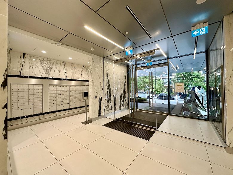 1706 1111 Richards Street