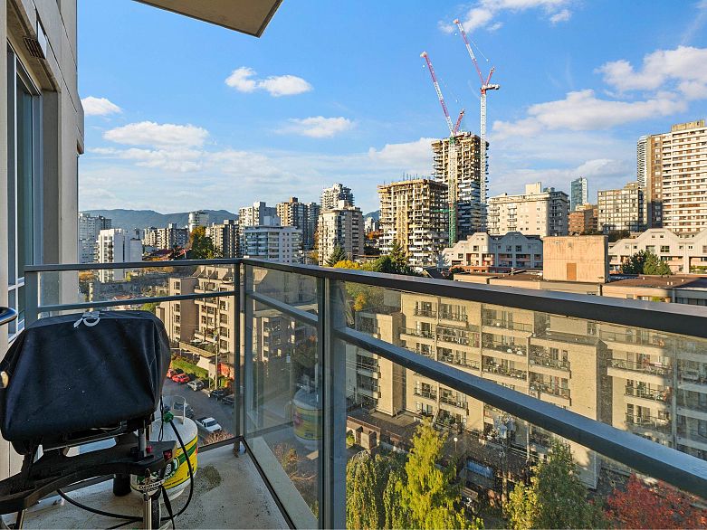 1206 1005 Beach Avenue