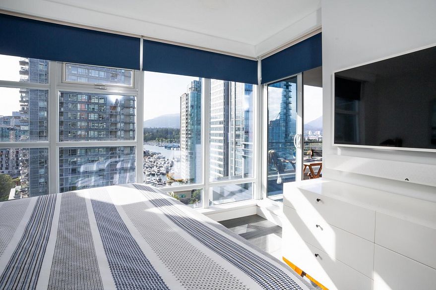 1702 1205 W Hastings Street