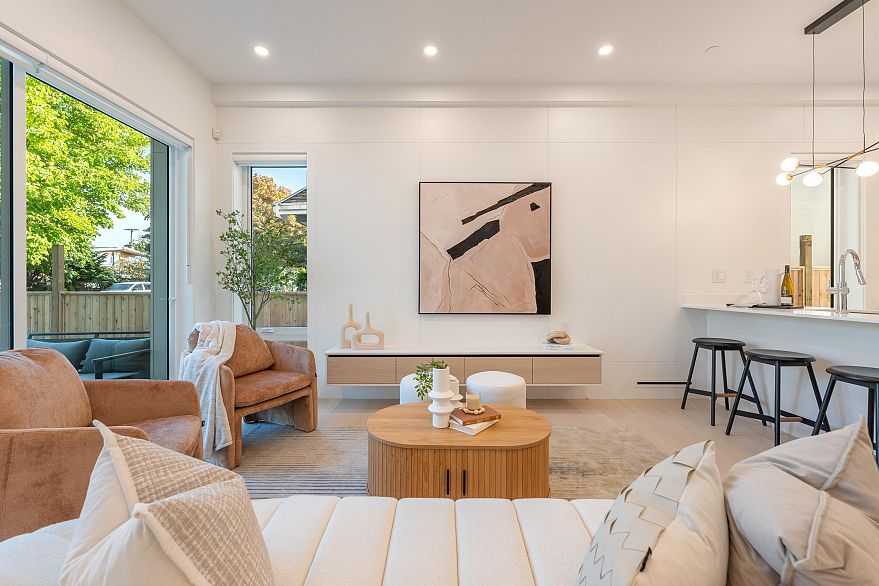 1 6933 Prince Edward Street