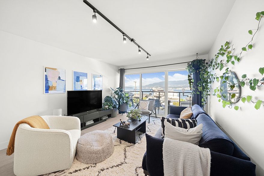 302 2366 Wall Street